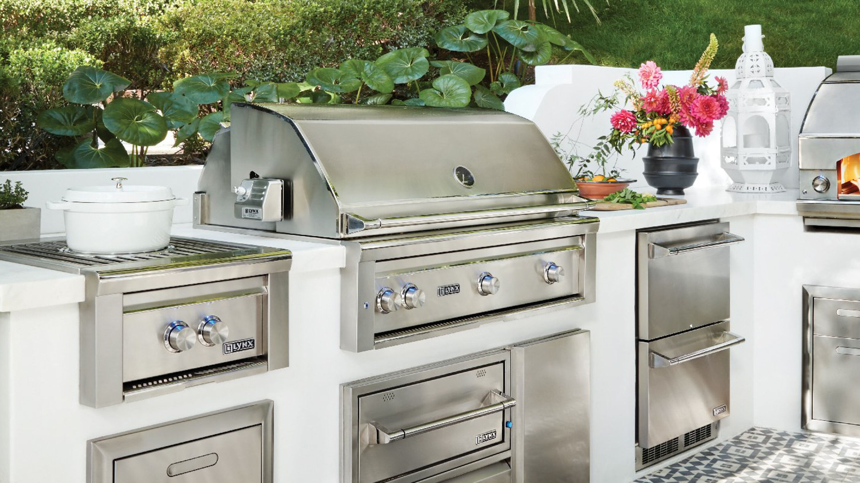 Freestanding vs. Built-in Grills - Ultimate Gas Grill Guide by Griller's  Spot